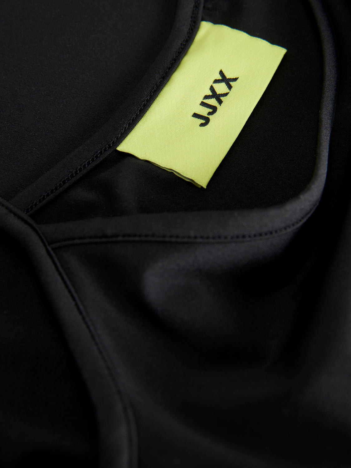 JXSAGA Tank-Top - Black
